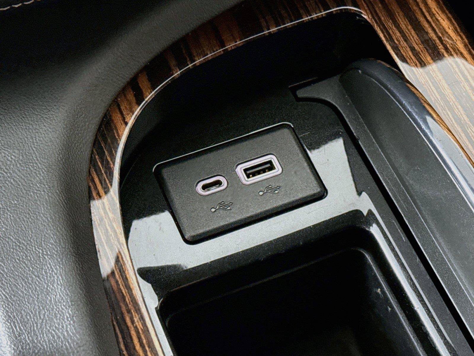 Used 2023 Cadillac Escalade Luxury RWD image 26