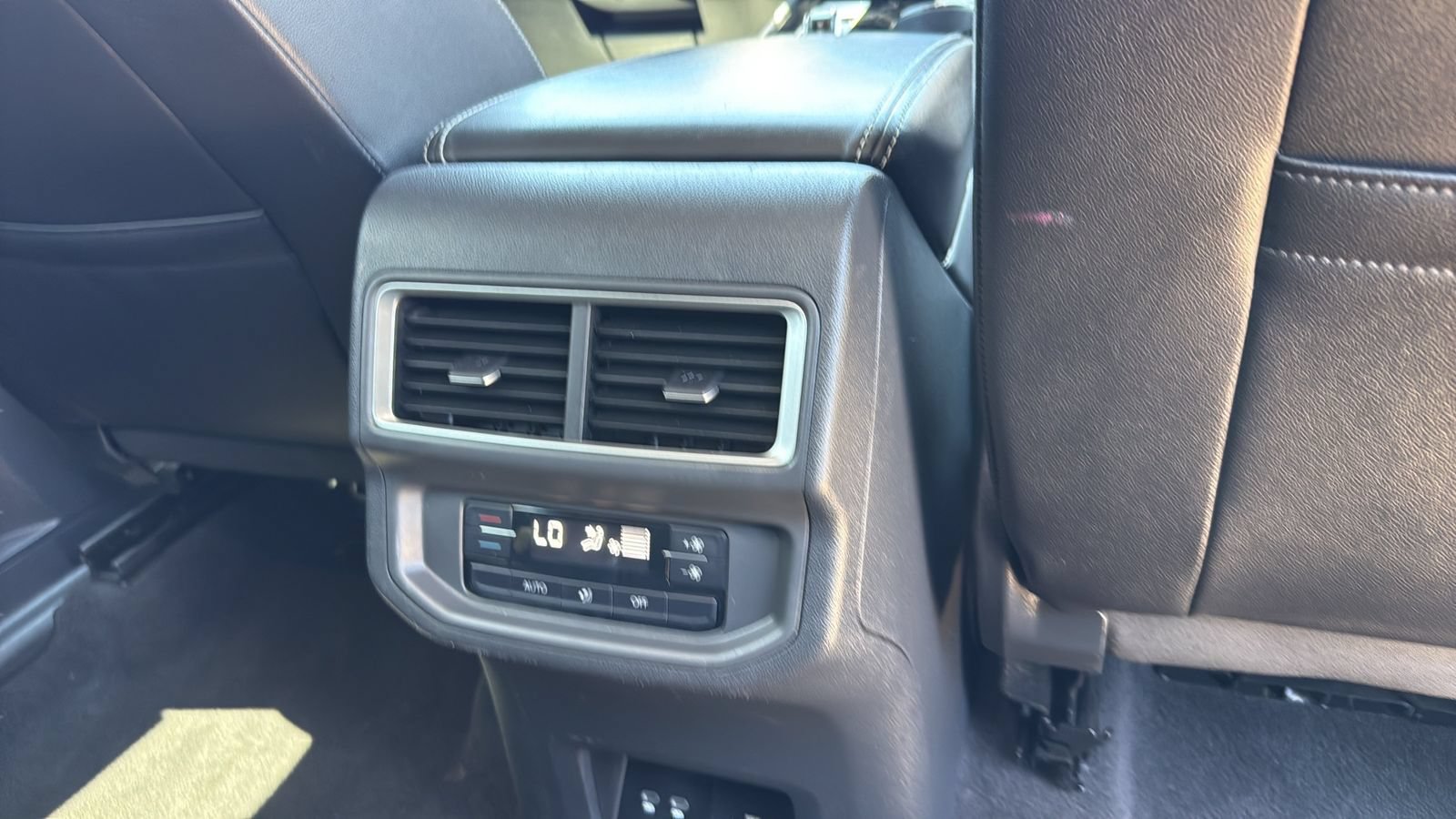 Used 2024 Volkswagen Atlas SE FWD image 27
