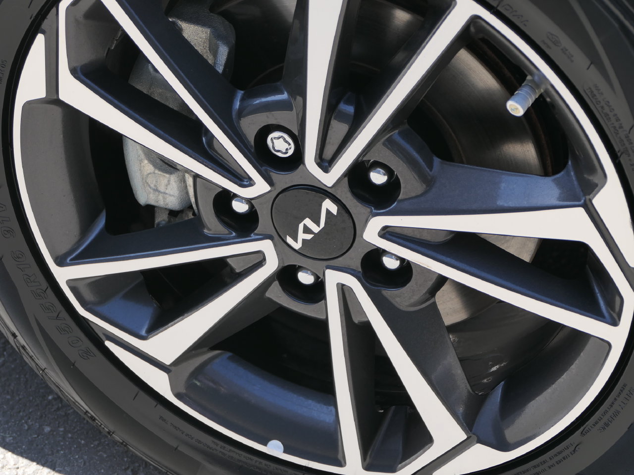 Certified 2024 Kia Forte LXS w/ LXS Technology Package FWD image 11