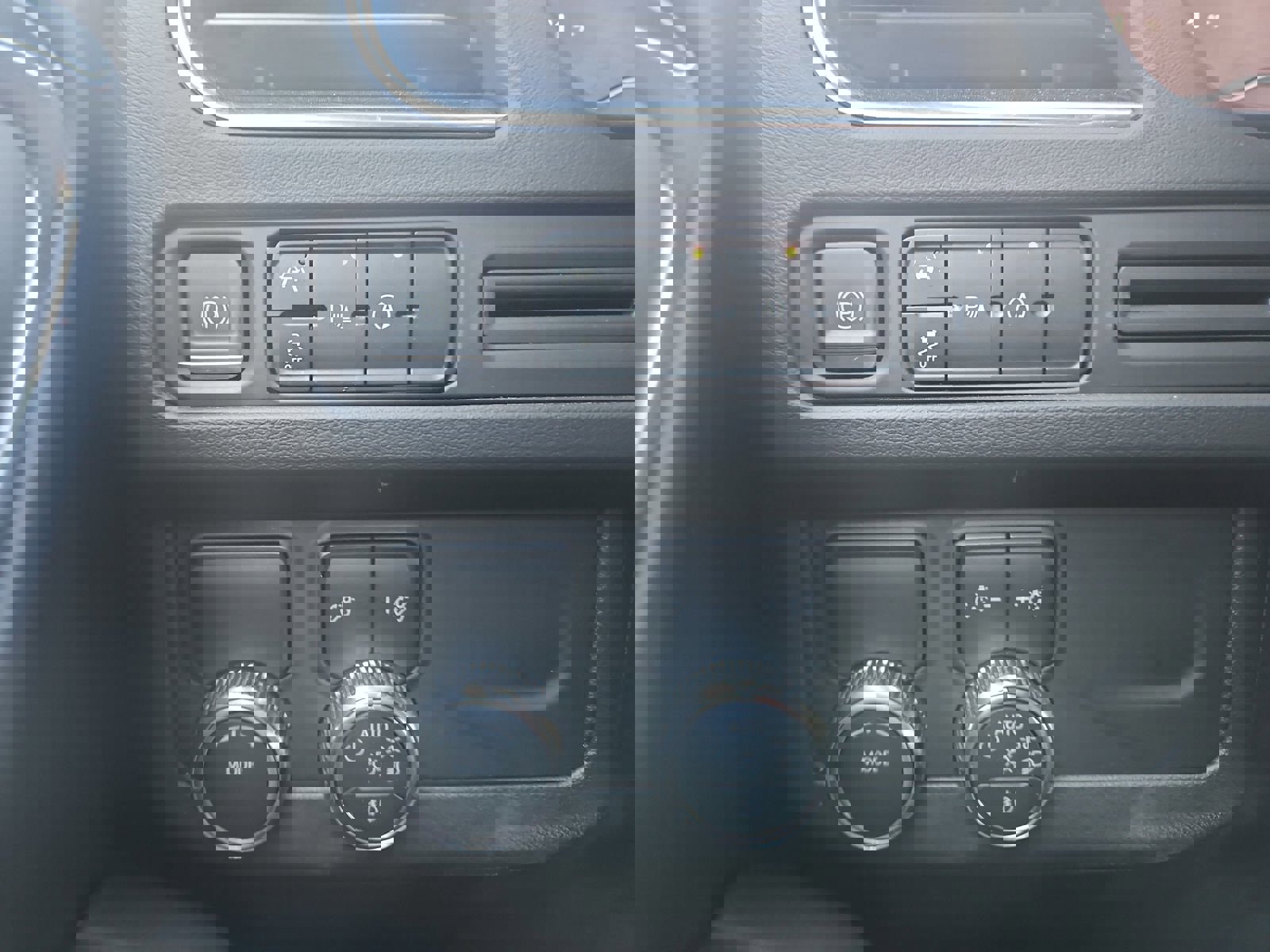 Used 2023 GMC Yukon SLT image 17