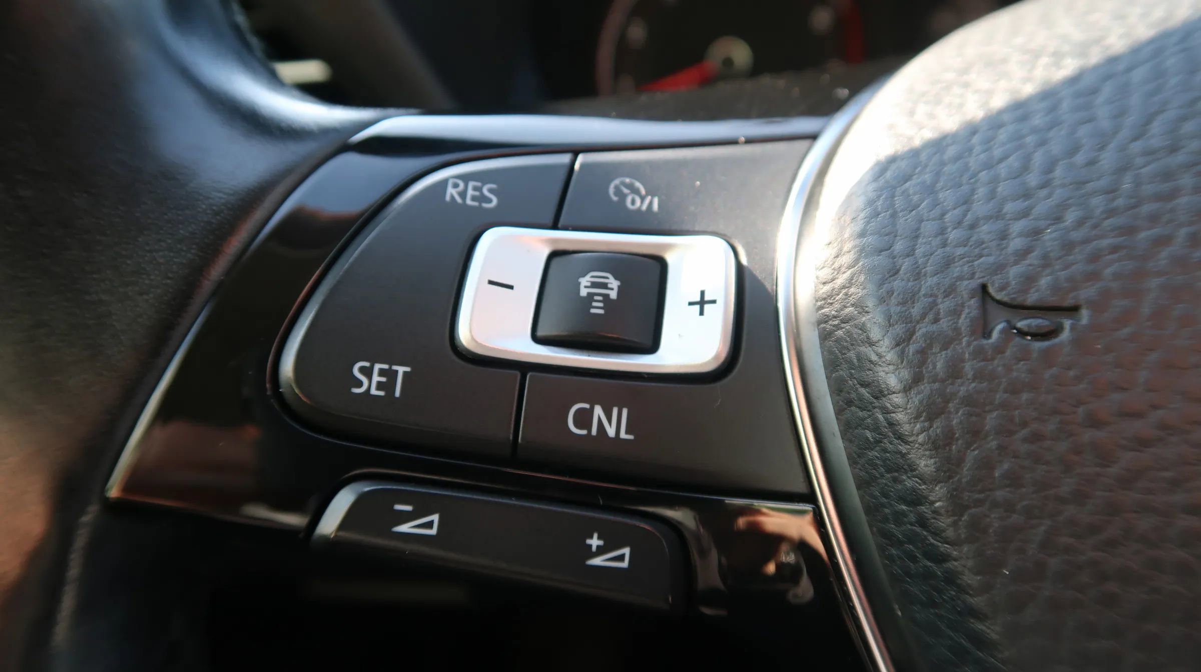 Used 2020 Volkswagen Passat 2.0T SEL image 34