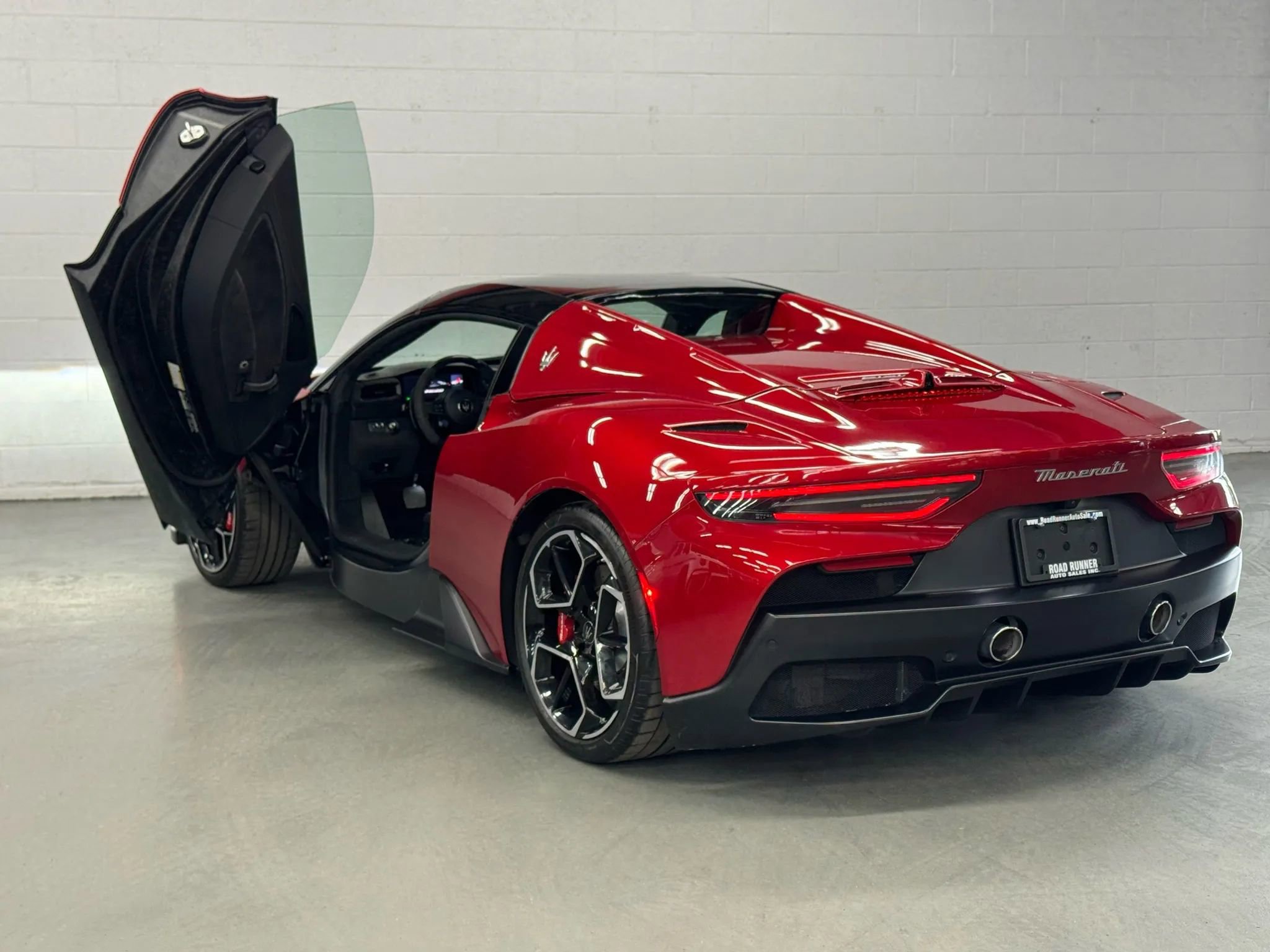 Used 2023 Maserati MC20 Spyder image 17