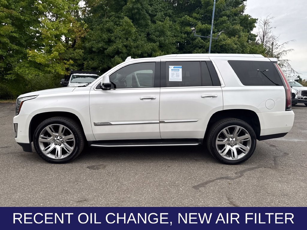 Used 2017 Cadillac Escalade Luxury AWD/4WD image 2