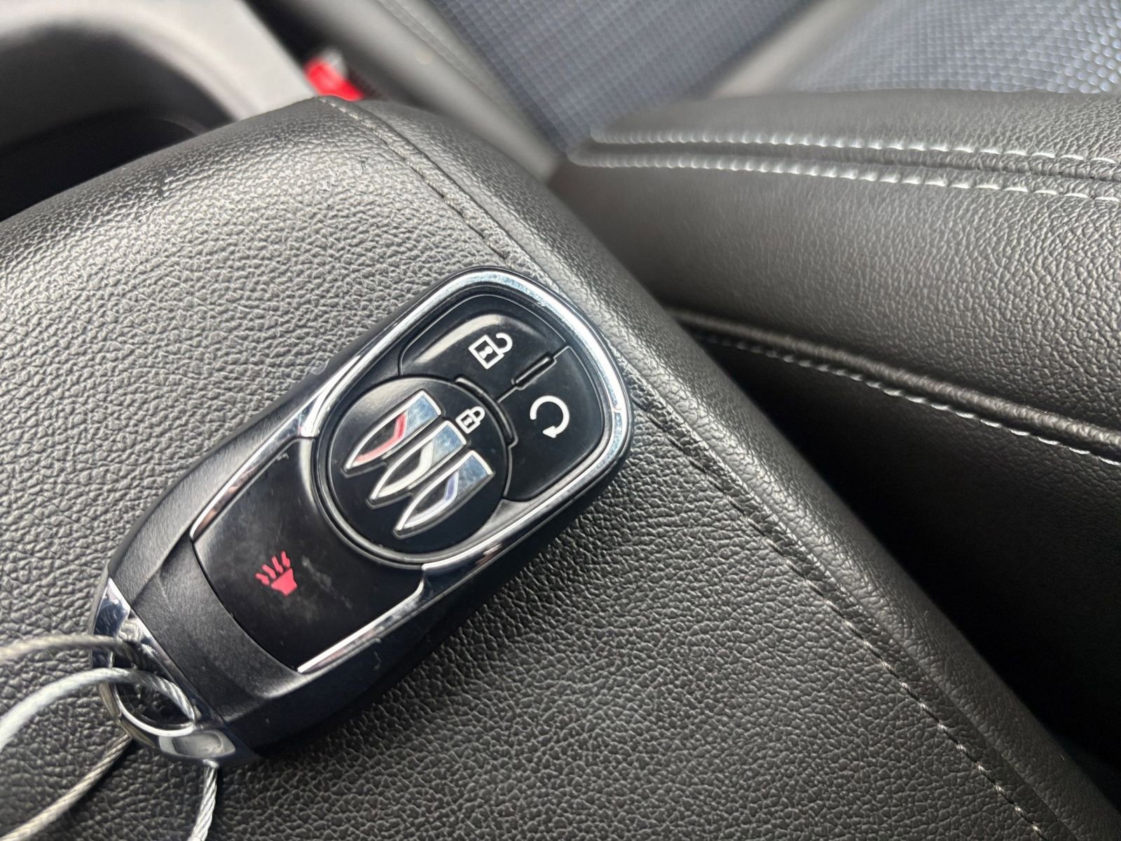 Used 2025 Buick Envista Preferred image 23