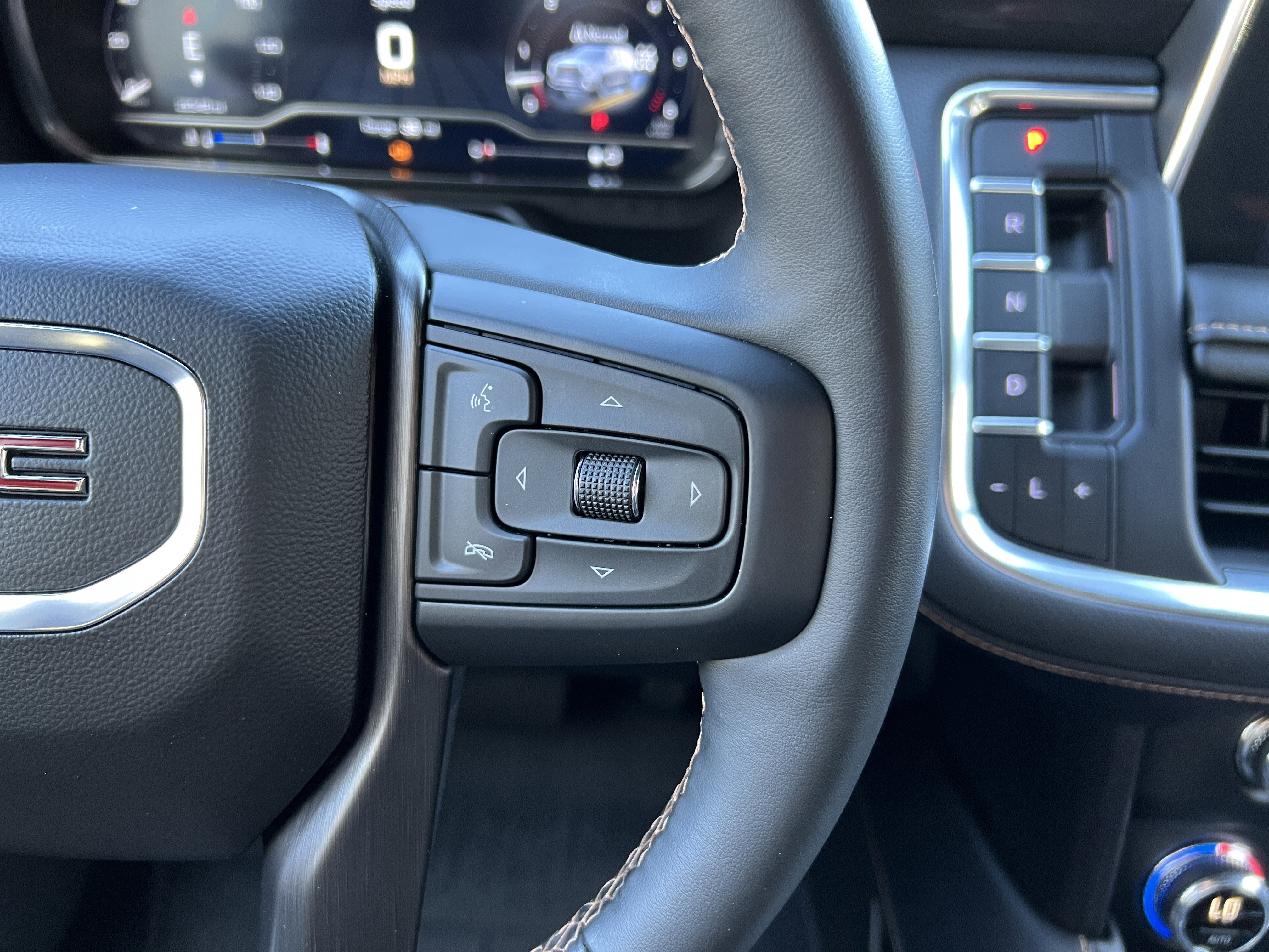 Used 2024 GMC Yukon AT4 image 32