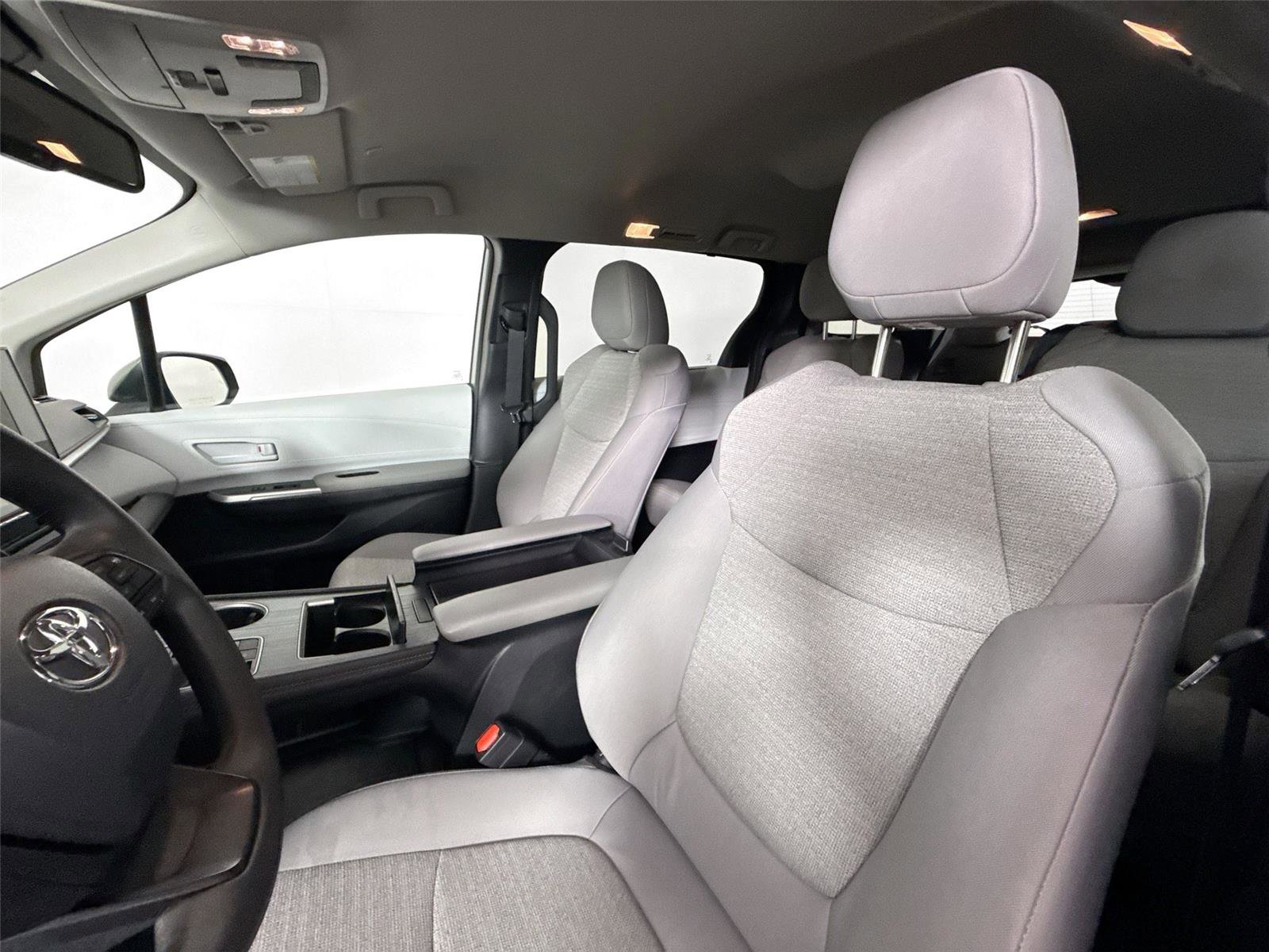 Certified 2026 Toyota Sienna LE FWD image 3