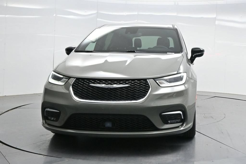 Used 2025 Chrysler Pacifica Select FWD image 45