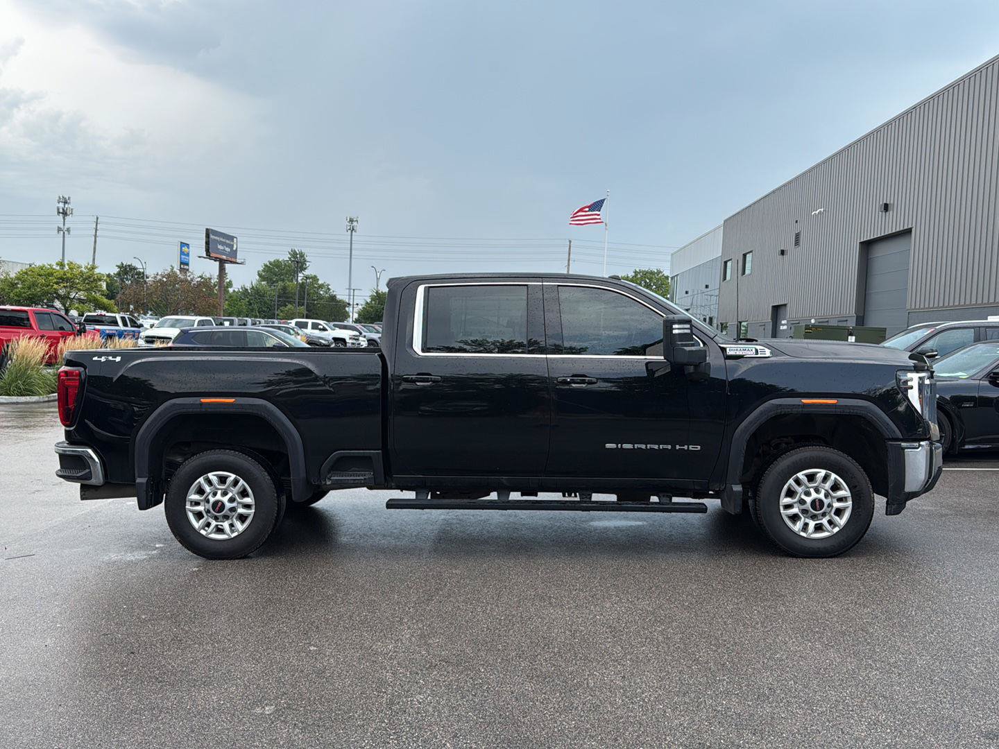 Used 2024 GMC Sierra 2500 SLE w/ SLE Value Package AWD/4WD image 2
