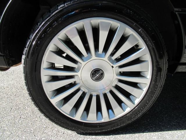 Used 2017 Lincoln Navigator Select image 8