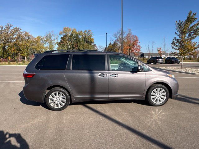 Used 2017 Toyota Sienna XLE w/ XLE Navigation Package AWD/4WD image 6