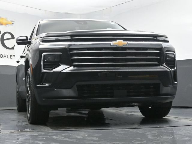 New 2027 Chevrolet Traverse LT w/ Sun and Wheel Package FWD image 3