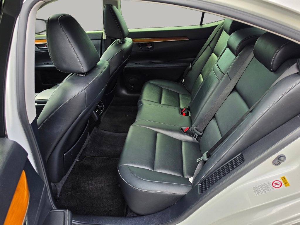 Used 2013 Lexus ES 300h w/ Premium Pkg FWD image 30