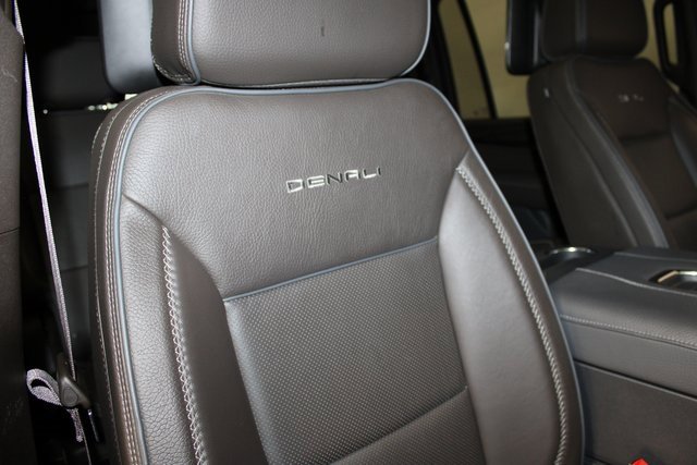 Used 2024 GMC Yukon XL Denali w/ Denali Reserve Package image 36
