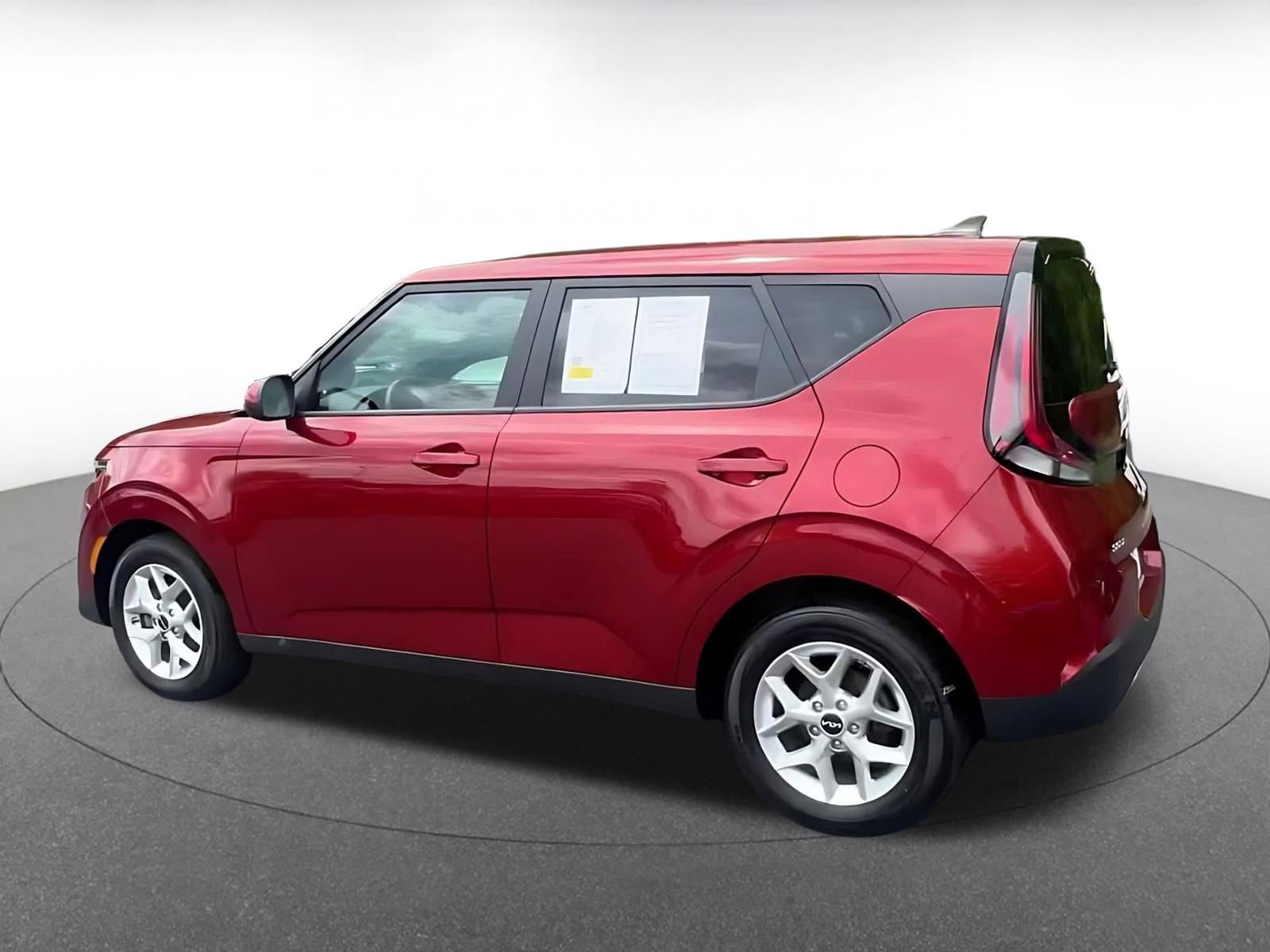 Used 2025 Kia Soul LX w/ LX Technology Package FWD image 10