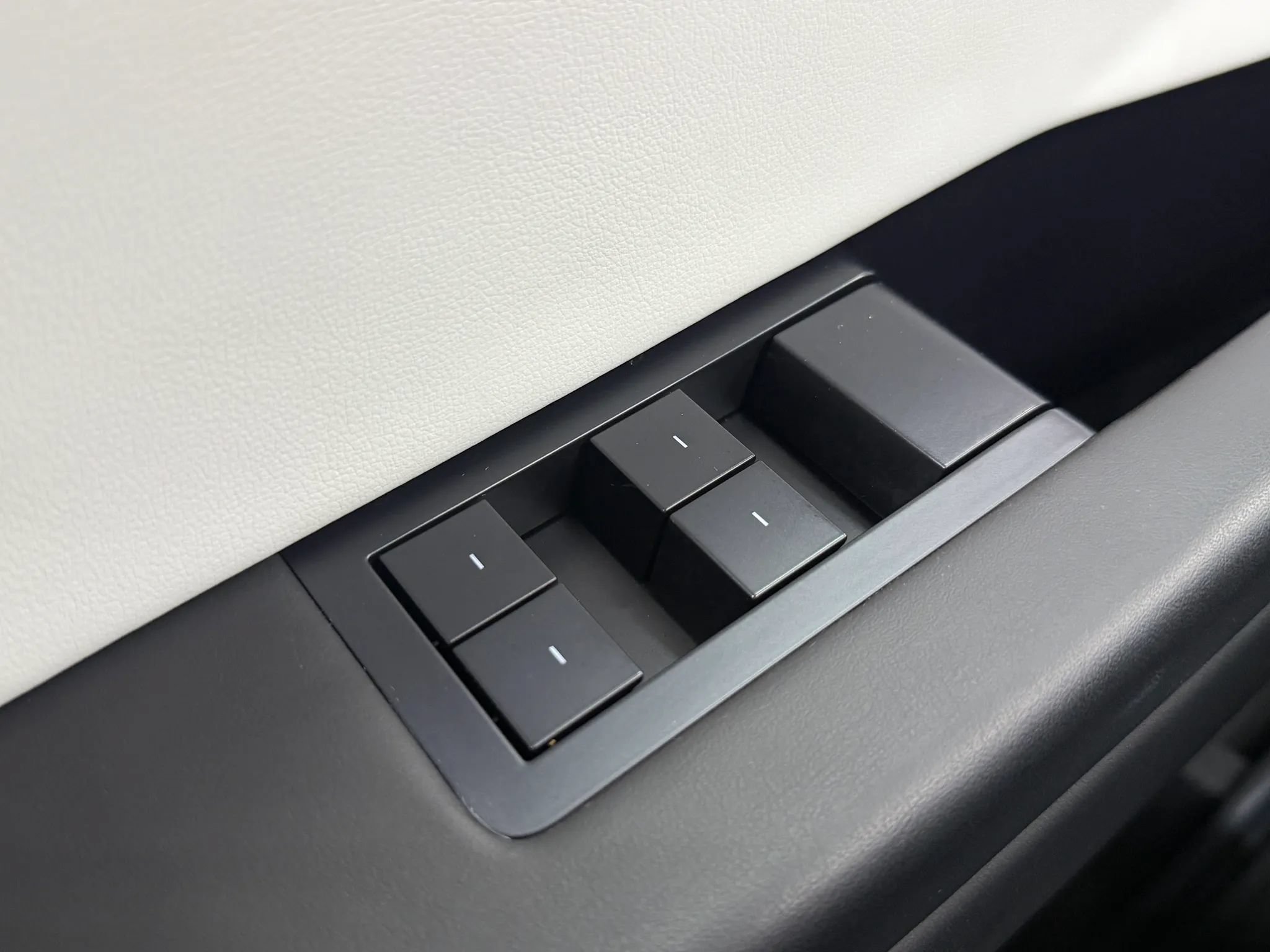 Used 2024 Tesla Cybertruck AWD Crew Cab image 26