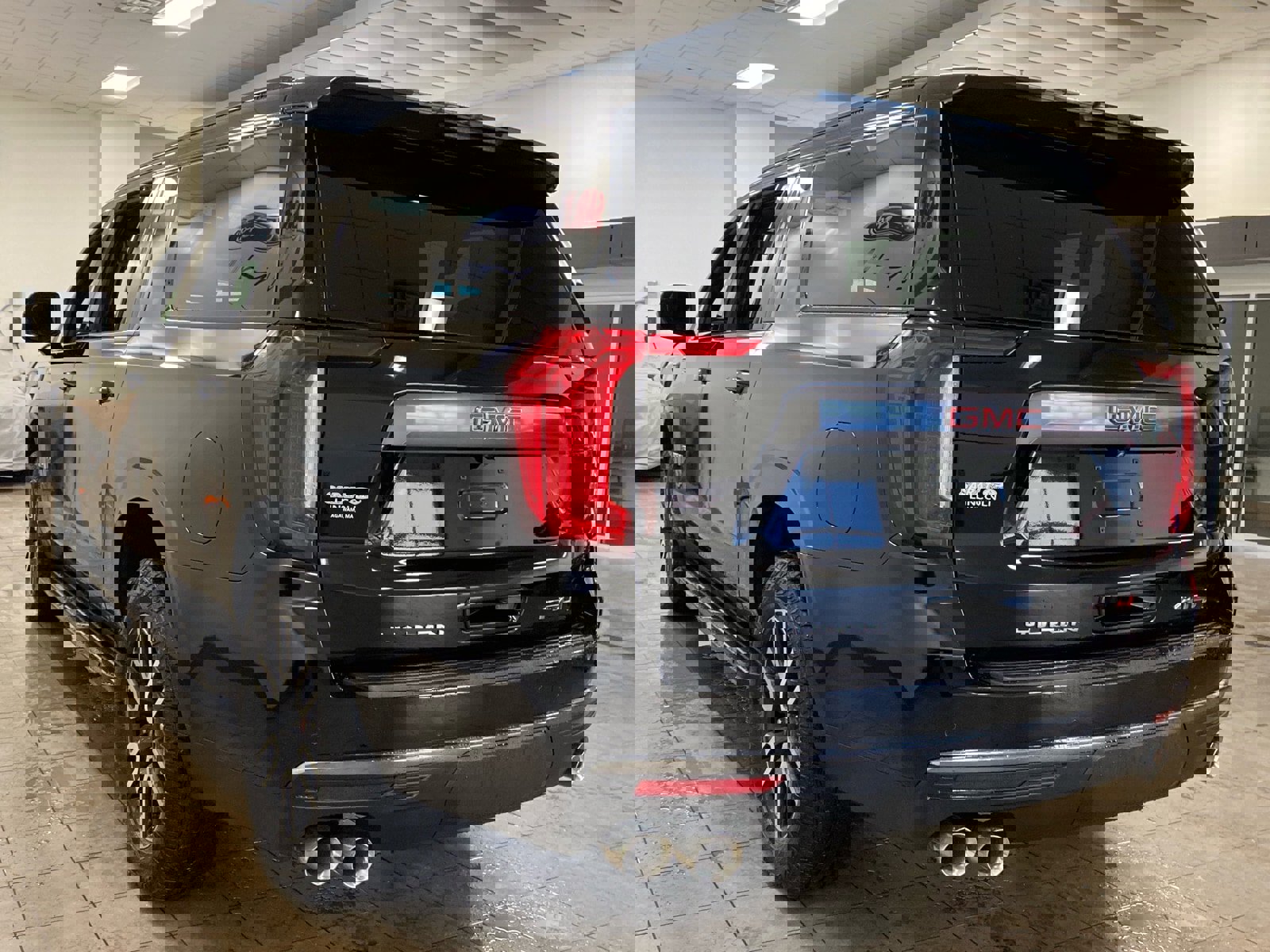 Used 2024 GMC Yukon XL AT4 w/ Technology Package image 5