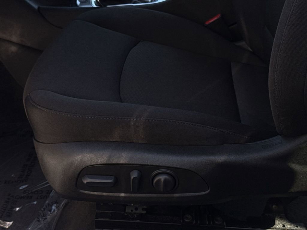 Used 2025 Chevrolet Malibu LT image 14