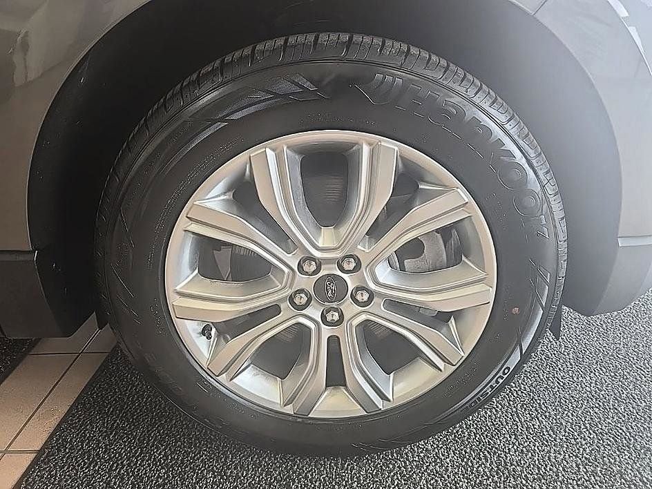 Used 2023 Ford Edge Titanium image 40