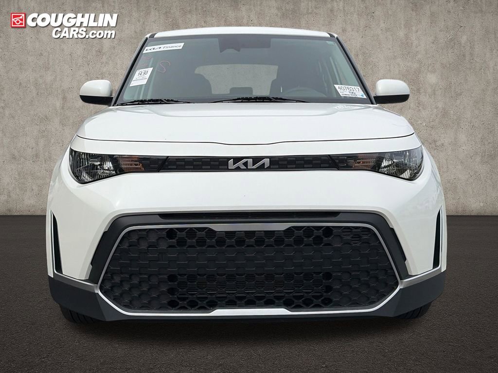 Used 2025 Kia Soul LX FWD image 2