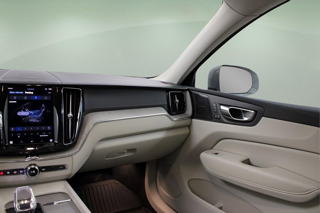 Certified 2023 Volvo XC60 T8 Ultimate image 22