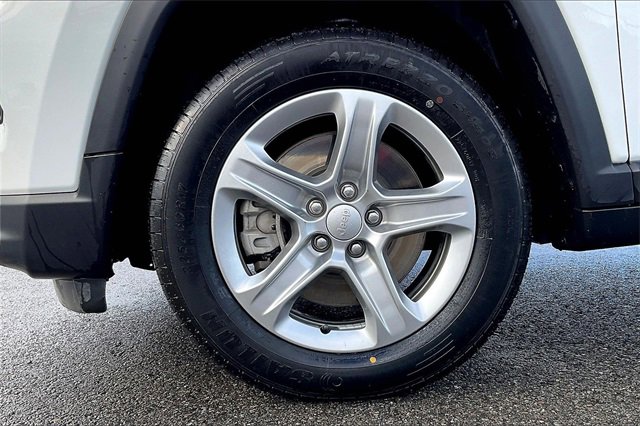 Used 2024 Jeep Compass Latitude image 10