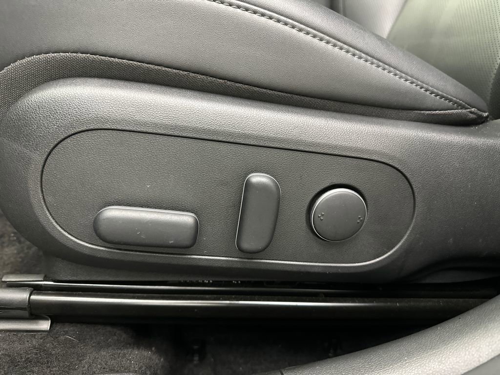 Used 2024 Hyundai Kona Limited image 10