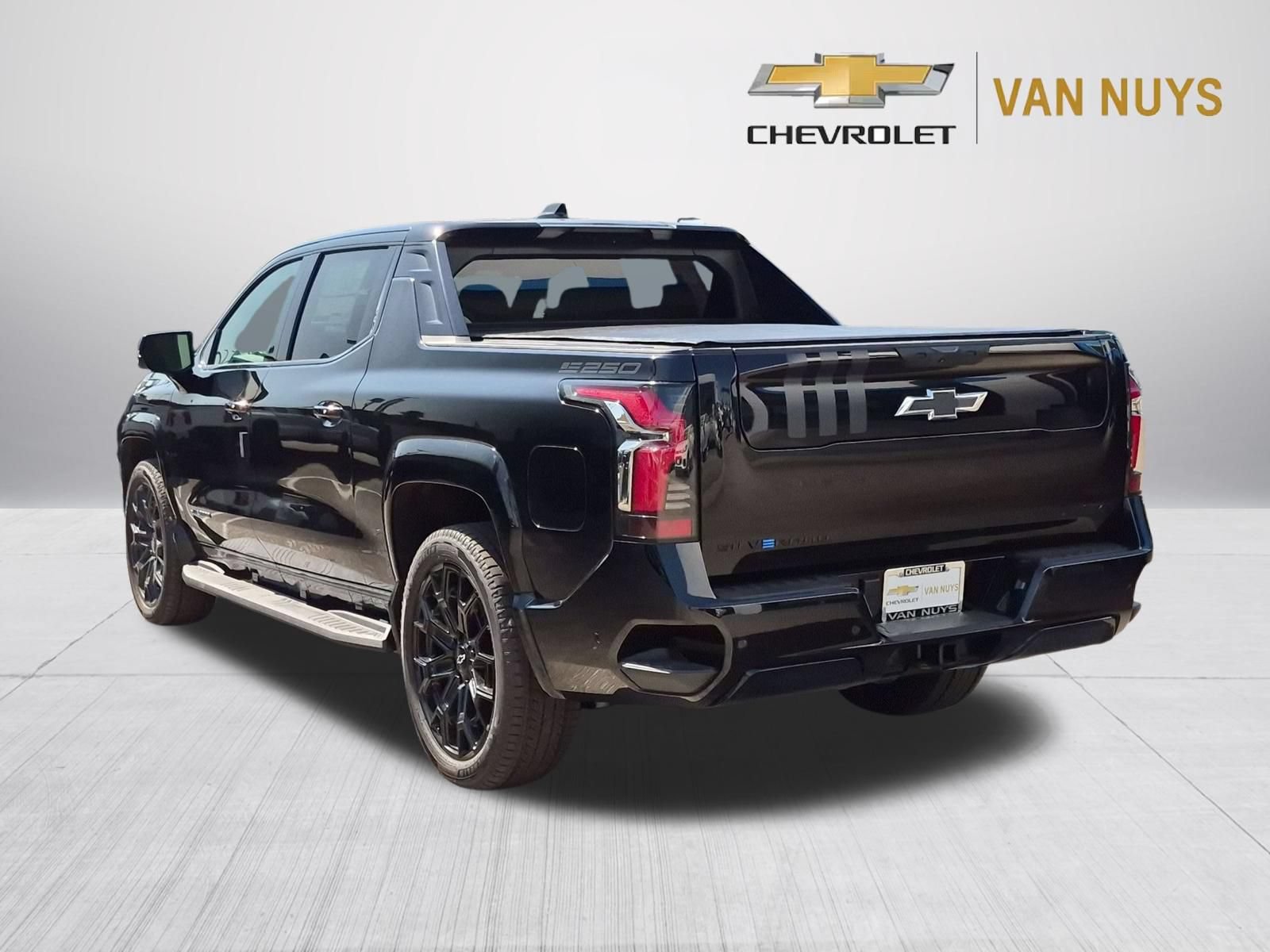 New 2026 Chevrolet Silverado EV 4x4 Crew Cab image 4
