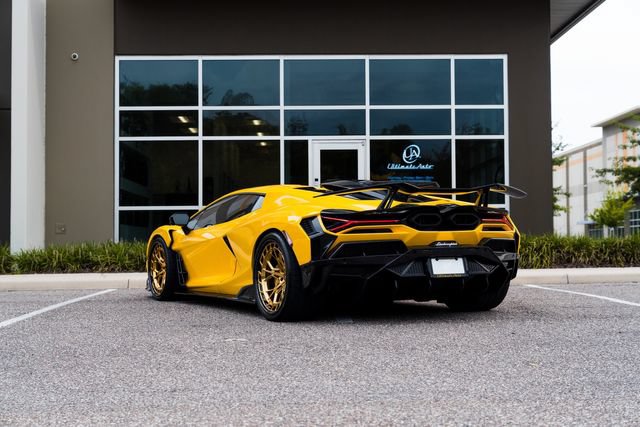 Used 2025 Lamborghini Revuelto AWD/4WD image 5