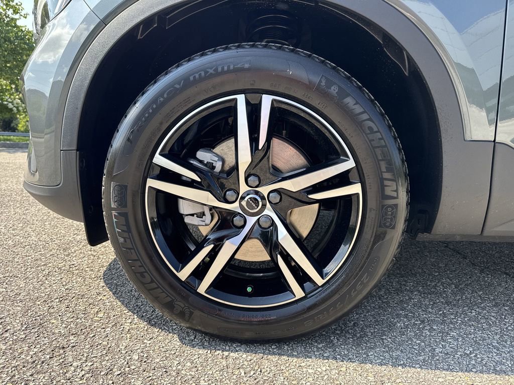 New 2026 Volvo XC40 B5 Core w/ Protection Package Premier image 8