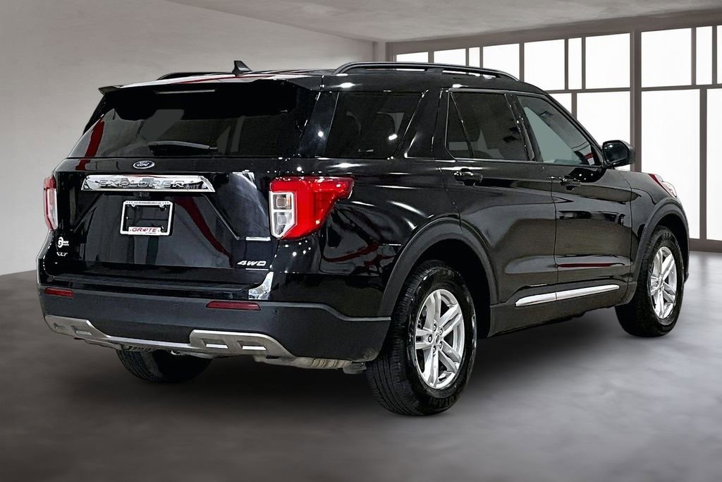 Used 2021 Ford Explorer XLT w/ Equipment Group 202A AWD/4WD image 3