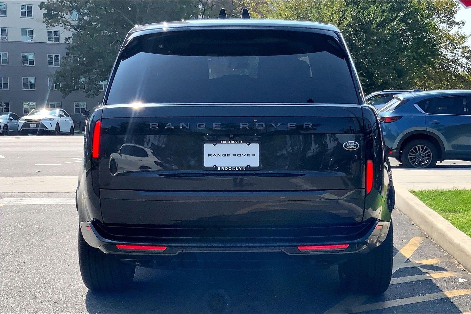 Certified 2023 Land Rover Range Rover Long Wheelbase SE AWD/4WD image 4