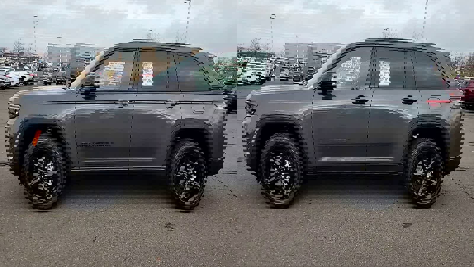 New 2025 Jeep Grand Cherokee Altitude image 5