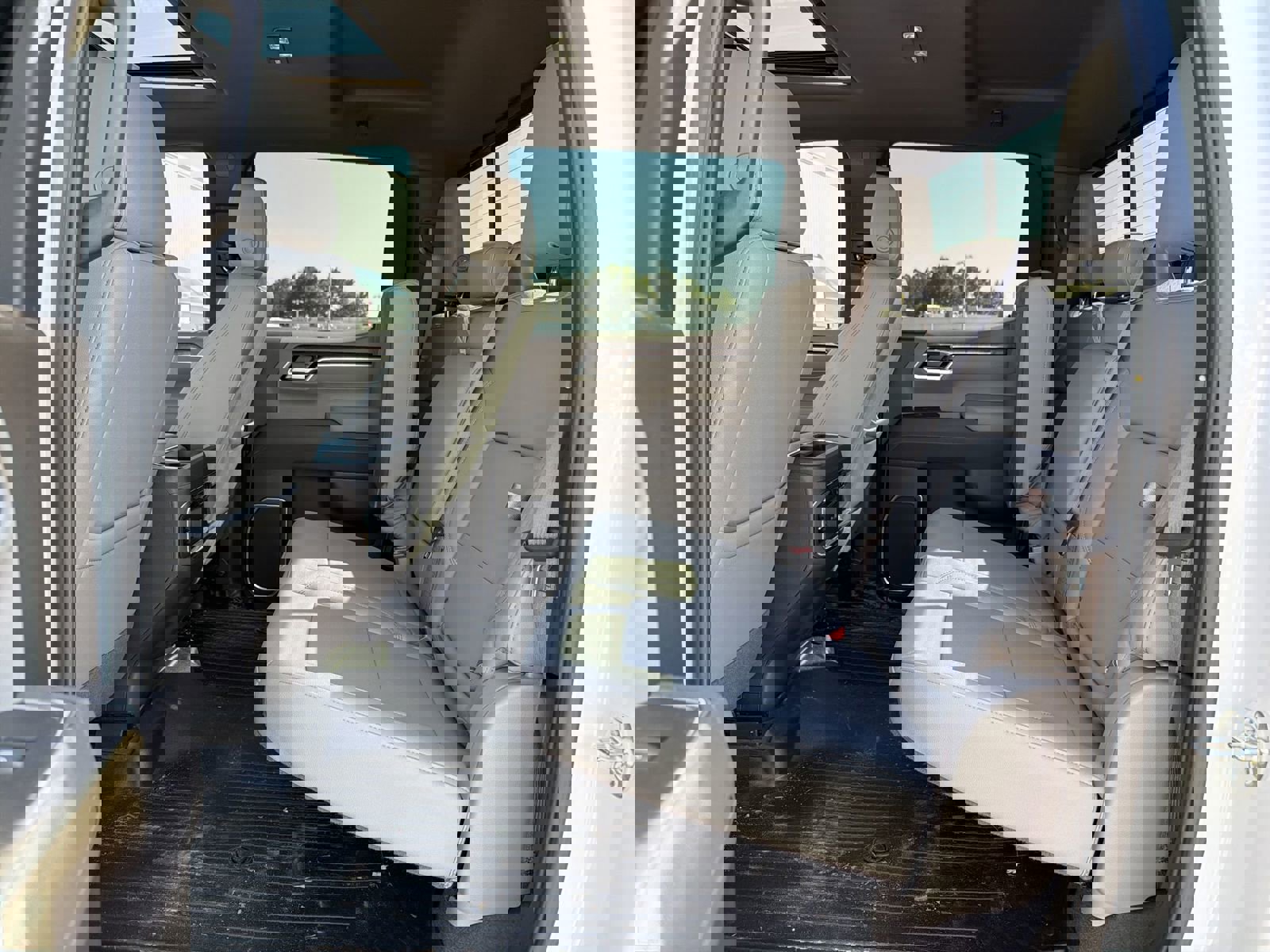 Used 2025 Chevrolet Silverado 1500 LTZ w/ LTZ Premium Package image 32