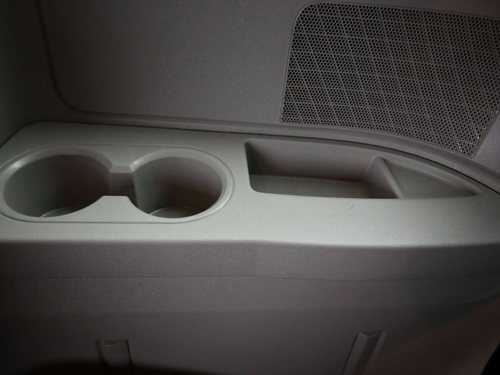 Used 2016 Dodge Grand Caravan SE image 35