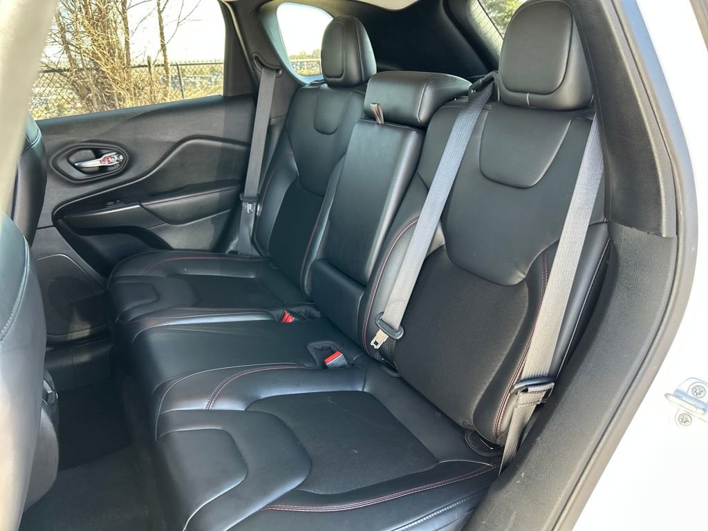 Used 2020 Jeep Cherokee Trailhawk w/ Technology Group image 19