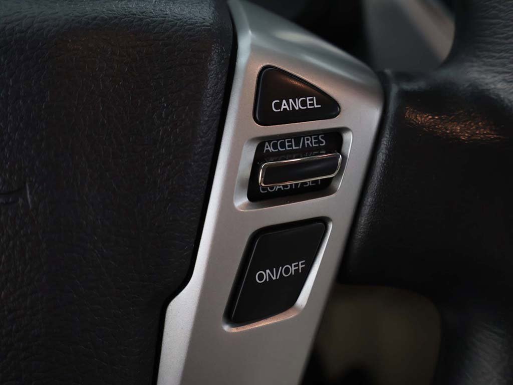 Used 2017 Nissan Titan SV image 39