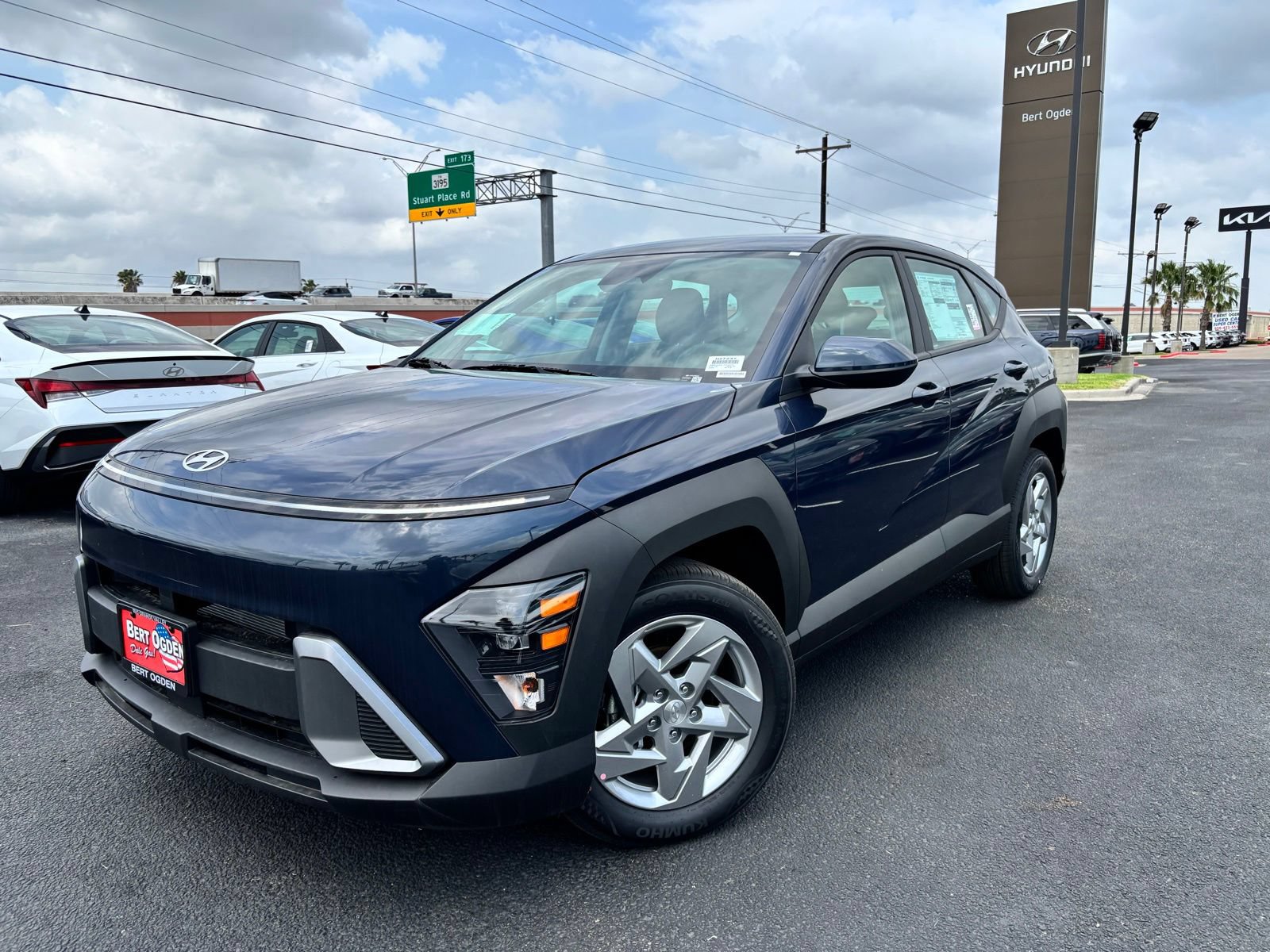 New 2026 Hyundai Kona SE FWD image 3