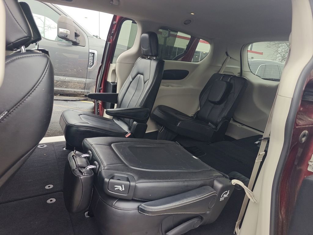 Used 2020 Chrysler Voyager Lxi image 9