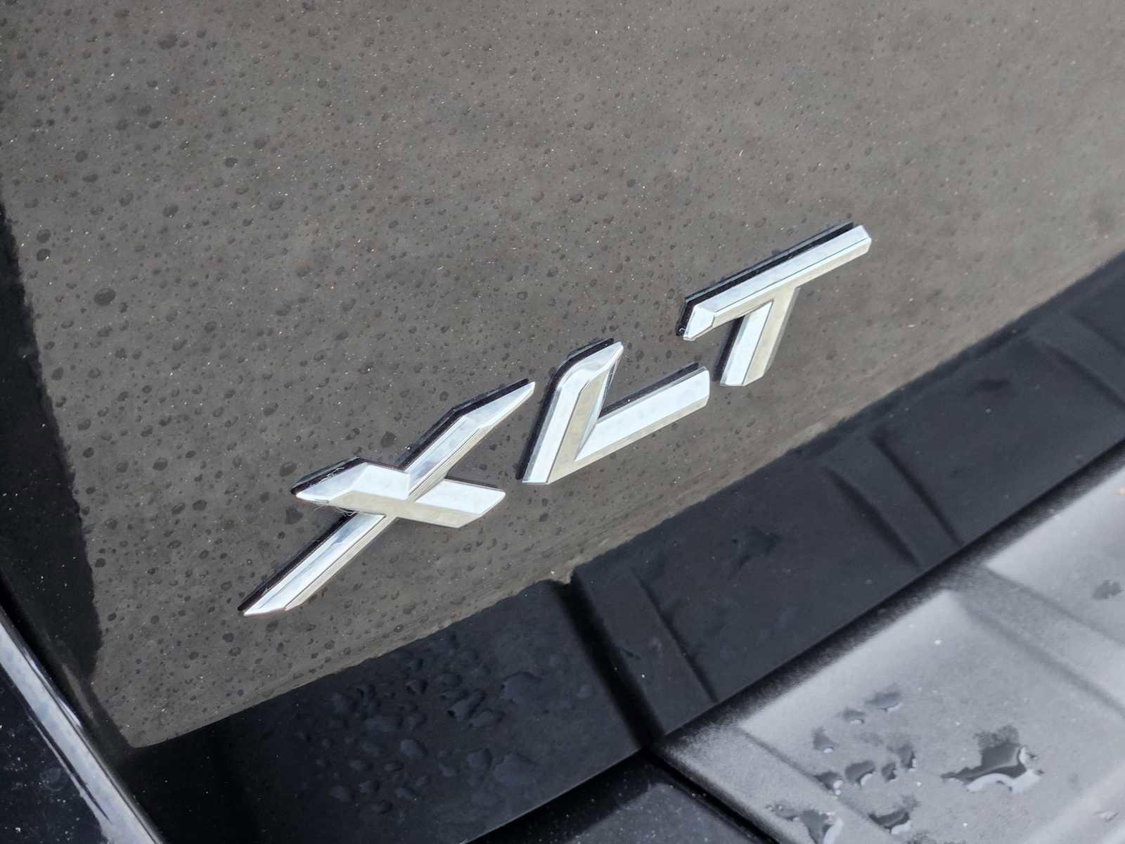 Used 2020 Ford Explorer XLT w/ Equipment Group 202A RWD image 11