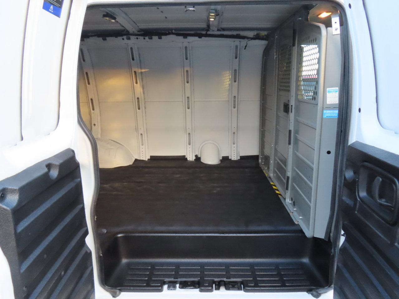 Used 2021 Chevrolet Express 2500 w/ Driver Convenience Package image 17