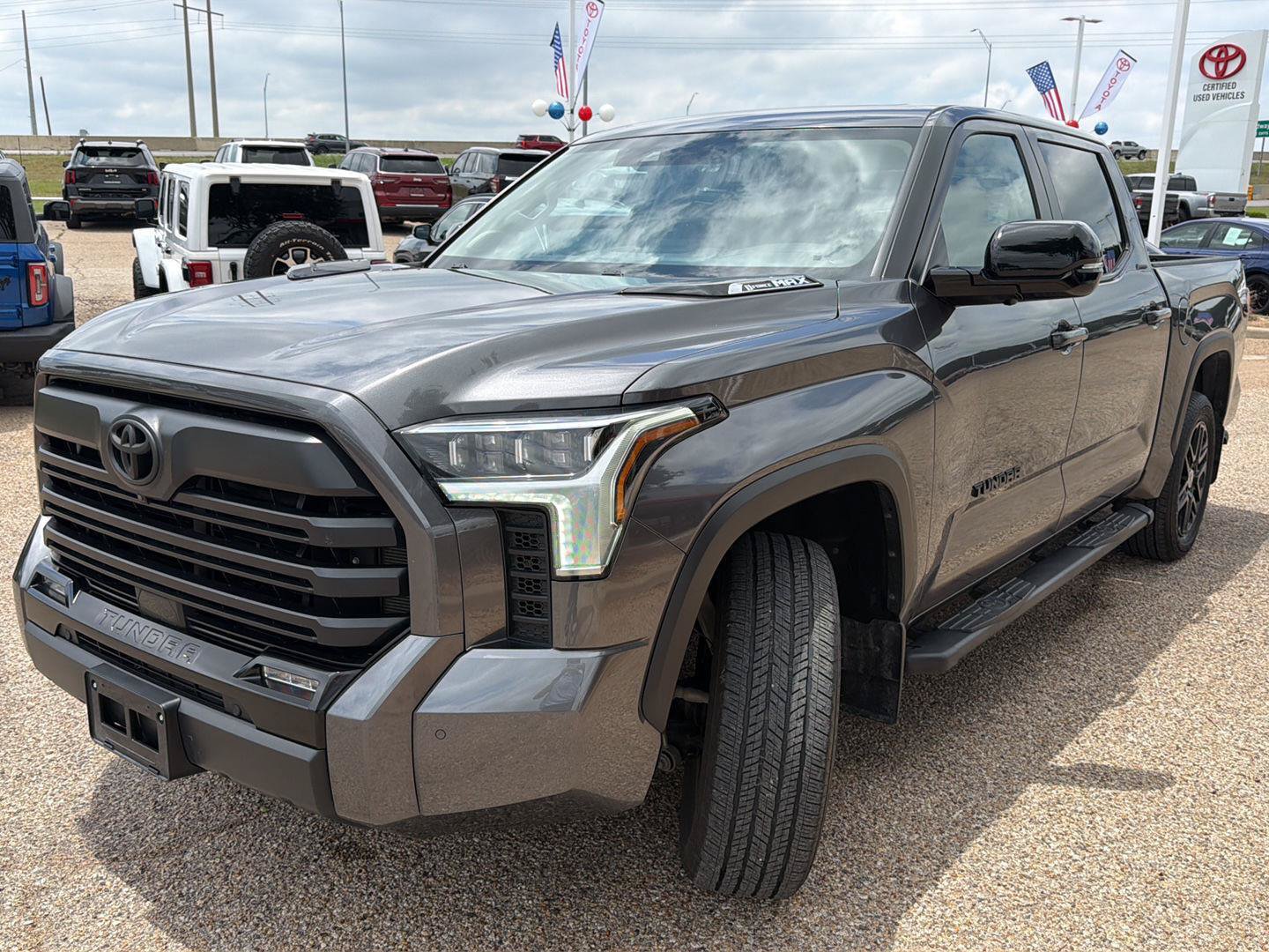 Used 2024 Toyota Tundra Limited AWD/4WD image 7