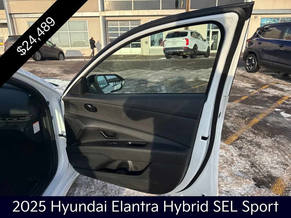 Used 2025 Hyundai Elantra SEL image 32