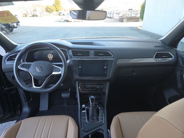 Used 2023 Volkswagen Tiguan SE w/ Panoramic Sunroof Package FWD image 20