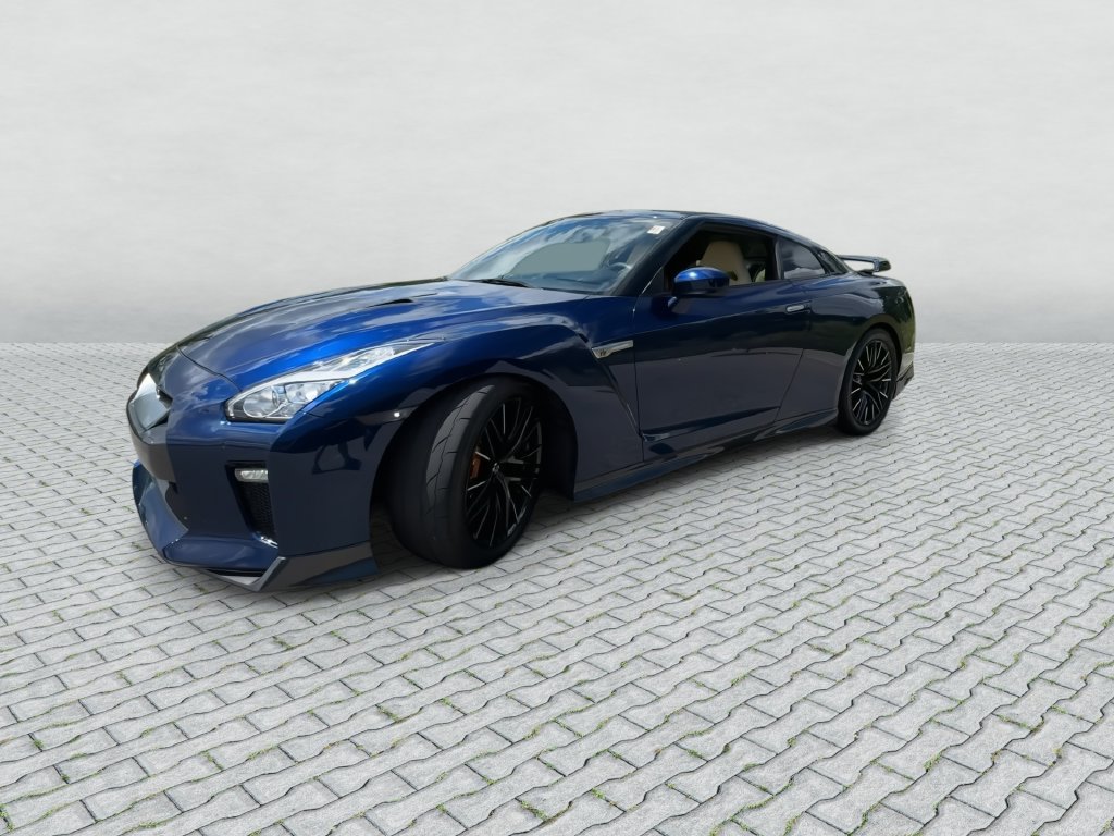 Used 2017 Nissan GT-R Premium w/ Premium Interior Package AWD/4WD image 4