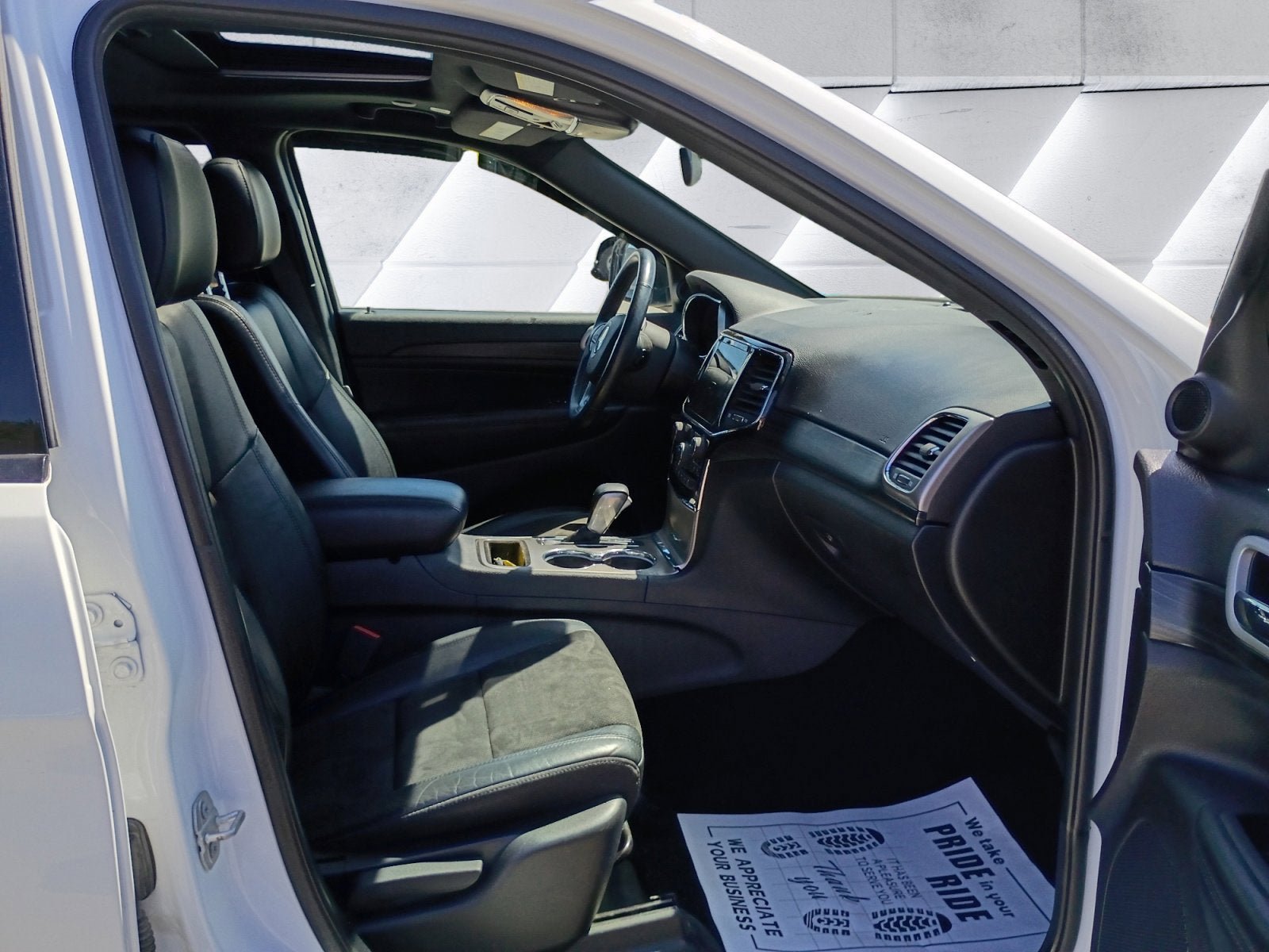 Certified 2021 Jeep Grand Cherokee Laredo X AWD/4WD image 16