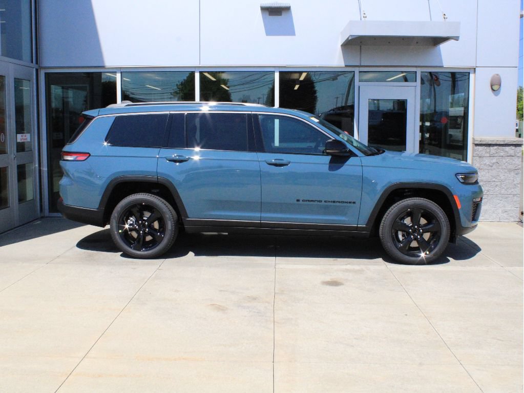 New 2026 Jeep Grand Cherokee L Limited w/ Limited Altitude Package AWD/4WD image 4