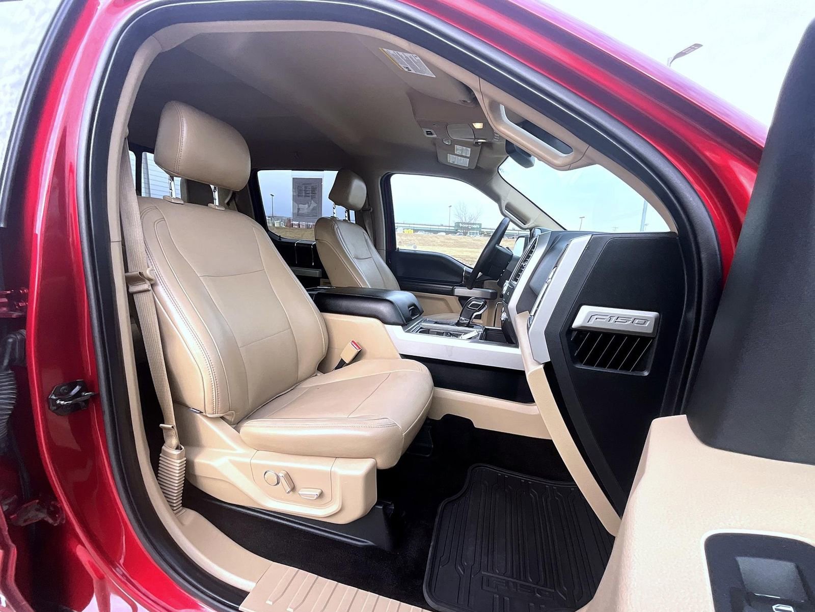 Used 2015 Ford F150 Lariat w/ Equipment Group 502A Luxury image 16