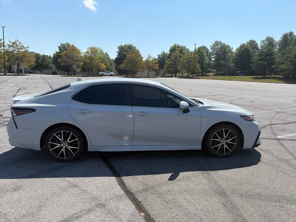 Used 2023 Toyota Camry SE FWD image 3