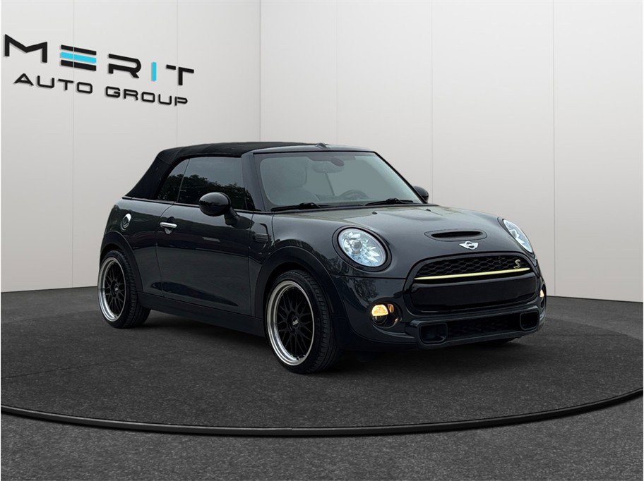 Used 2018 MINI Cooper S image 1