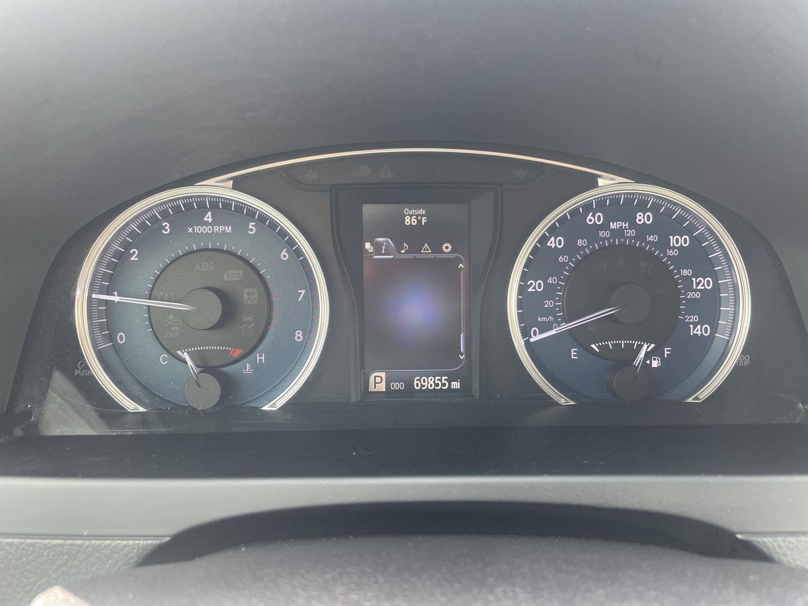 Used 2017 Toyota Camry XLE FWD image 2